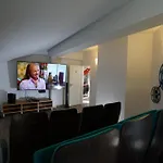 Vier-winde-villa Mit Schwimmbad 度假居