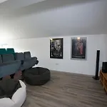 Vier-winde-villa Mit Schwimmbad 度假居 *