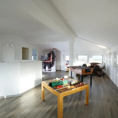 Vier-winde-villa Mit Schwimmbad Dom wakacyjny *