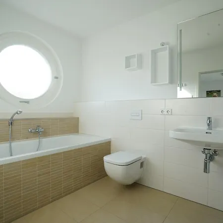 Vier-winde-villa Mit Schwimmbad Holiday home Hohen Wieschendorf