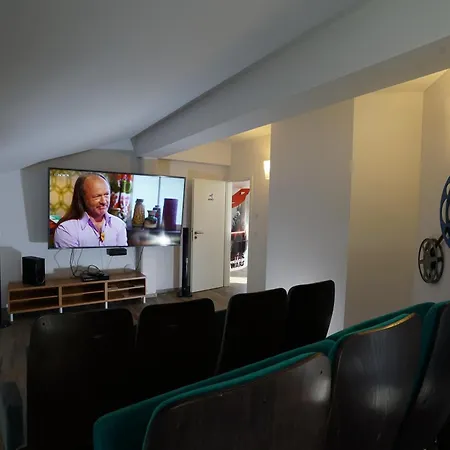 Vier-winde-villa Mit Schwimmbad Dom wakacyjny