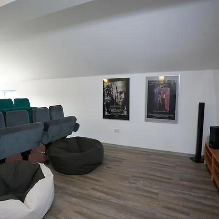 Vier-winde-villa Mit Schwimmbad Dom wakacyjny *