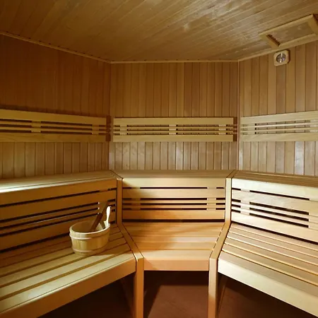 Vier-winde-villa Mit Schwimmbad Dom wakacyjny *